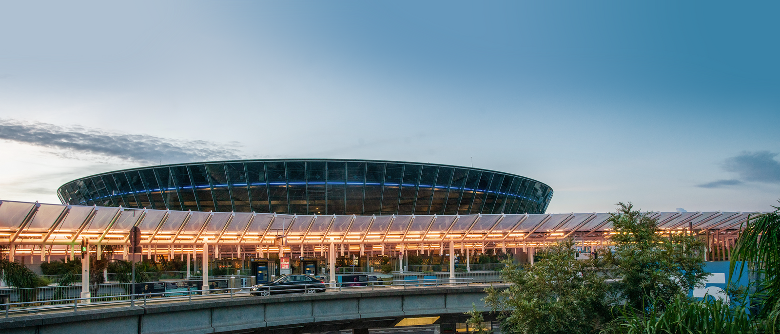 Închirieri auto la Nisea Aeroport Terminal 1