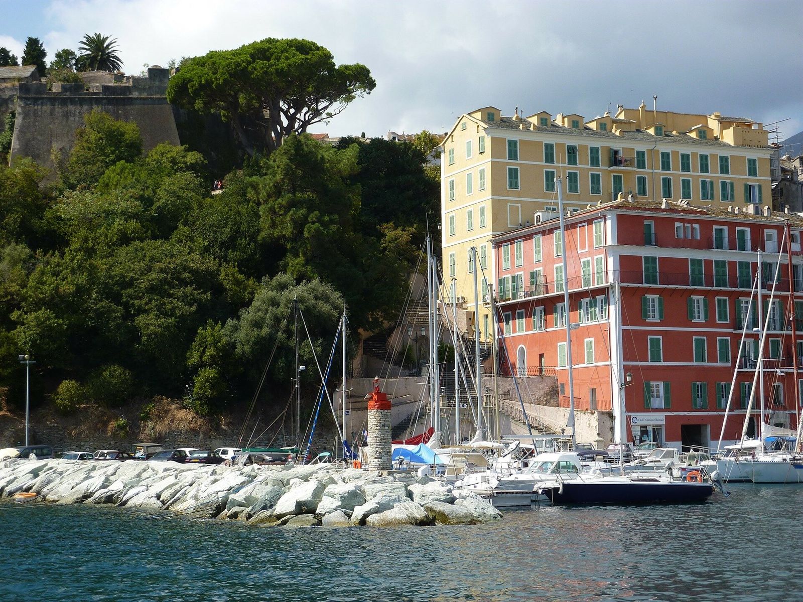 Najam automobila u Corse Bastia Aerodrom